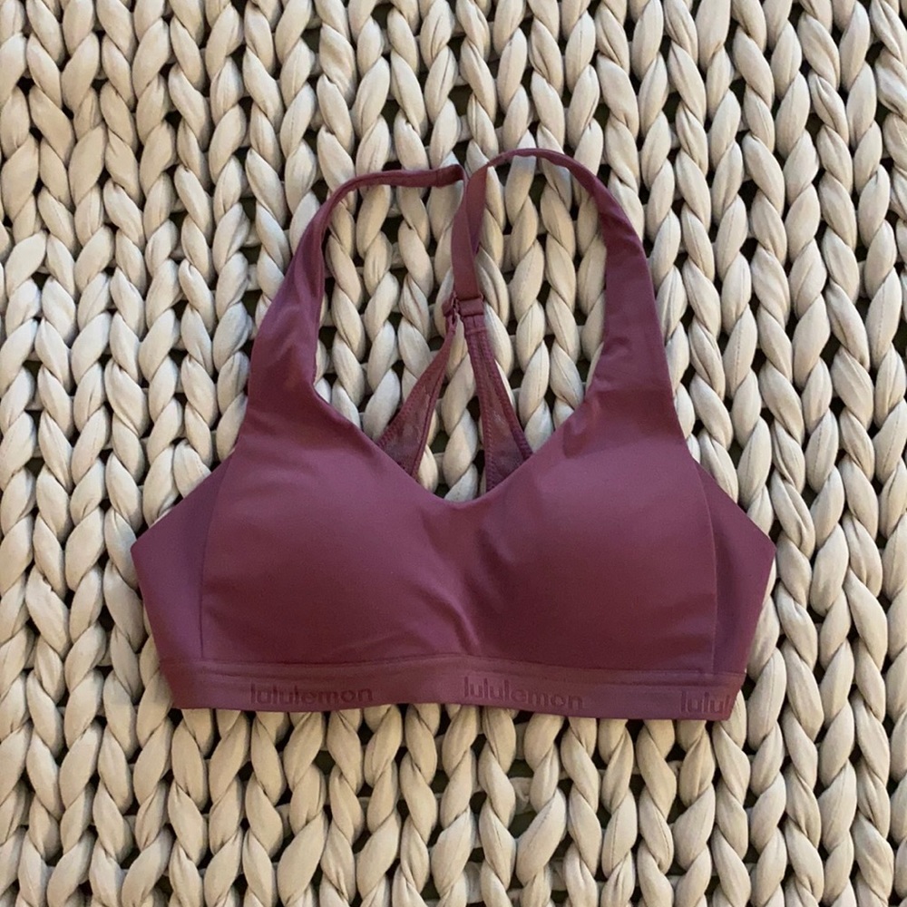 Lululemon • 32A • Cross Back Hook Closure Sports Bra • Purple • Mesh Detail